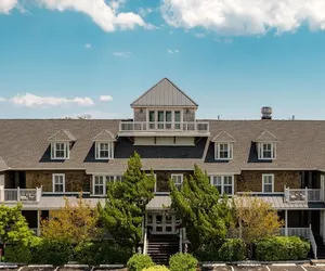 Photo 2 - Tranquil House Inn