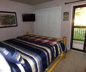Photo 3 - Wild Irishman 2 bed 2 bath Sleeps 9 WIBH