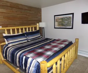 Photo 4 - Wild Irishman 2 bed 2 bath Sleeps 9 WIBH