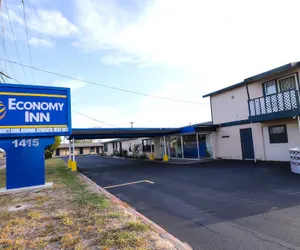 Photo 2 - Economy Inn Kingsville