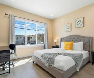 Photo 5 - Modern 2Bed 2Bath & parking in Excelsior