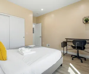 Photo 2 - Modern 2Bed 2Bath & parking in Excelsior