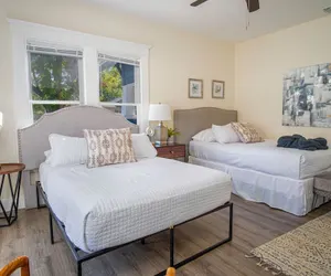 Photo 2 - Brand New Craftsman 2br/2ba Home in Denver Heights