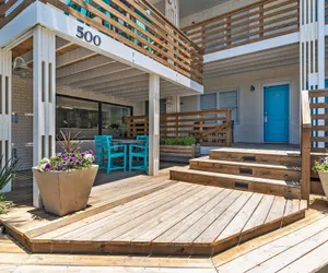 Photo 2 - The Beach House Motel & Suites