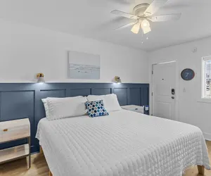 Photo 4 - The Beach House Motel & Suites