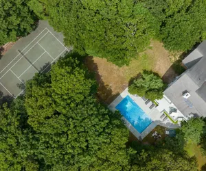 Photo 4 - Meadowood Manor by Rovetravel Heated Pool