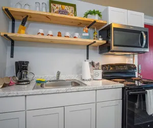 Photo 5 - Downtown Accessible New 1BR 1BA Cozy Studio