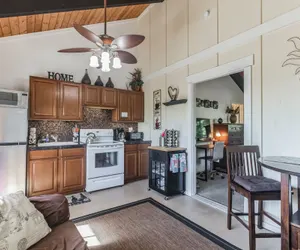 Photo 5 - Cozy Sunset Views W/ Lanai - Close To Beach 1 Bedroom Home by RedAwning
