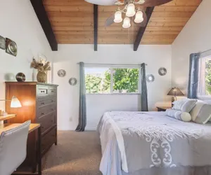 Photo 3 - Cozy Sunset Views W/ Lanai - Close To Beach 1 Bedroom Home by RedAwning