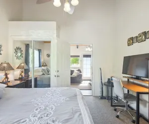 Photo 4 - Cozy Sunset Views W/ Lanai - Close To Beach 1 Bedroom Home by RedAwning