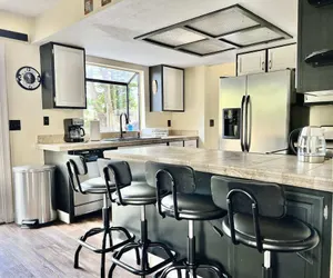 Photo 4 - DT Reno - 4BR Home w Patio BBQ Grill Games Room