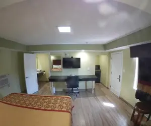 Photo 3 - Travel Inn of Riviera Beach