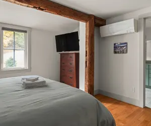 Photo 4 - The Common Man At Mad House 3 Bedroom Condo by RedAwning