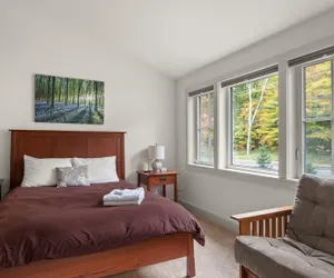 Photo 5 - The Common Man At Mad House 3 Bedroom Condo by RedAwning