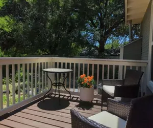 Photo 5 - Charming Studio w Deck Garden