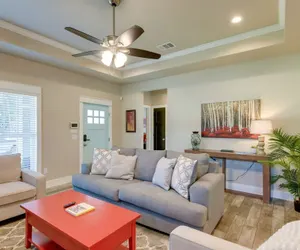 Photo 4 - Centrally Located Stunning 3BR 2BA Near Downtown