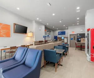 Photo 4 - Holiday Inn Express And Suites Bronx NYC by IHG