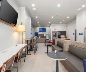 Photo 3 - Holiday Inn Express And Suites Bronx NYC by IHG