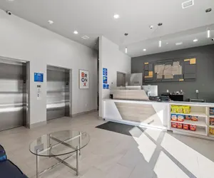 Photo 5 - Holiday Inn Express & Suites Bronx - Zoo Area by IHG