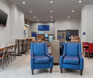 Photo 5 - Holiday Inn Express & Suites Bronx - Zoo Area by IHG
