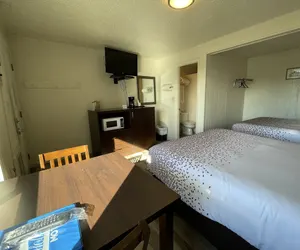 Photo 5 - Holiday Motel