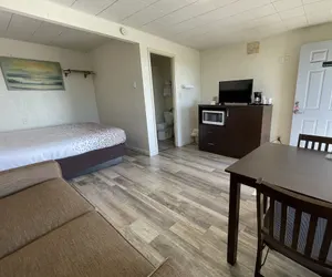 Photo 3 - Holiday Motel