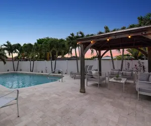 Photo 2 - Kasa Rio 5BD 3BA House Private Pool Ft Lauderdale