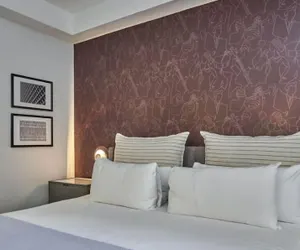 Photo 5 - Magnificent Mile Suites