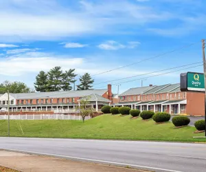 Photo 2 - Econo Lodge Waynesboro - Skyline Drive