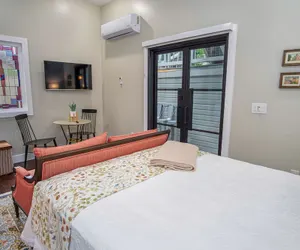 Photo 3 - Exquisite Studio Guesthouse Near Downtown's Core!