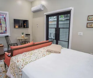 Photo 5 - Exquisite Studio Guesthouse Near Downtown s Core