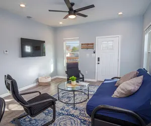 Photo 3 - Downtown Dream Home Spacious 4BR 2BA Sleeps 12