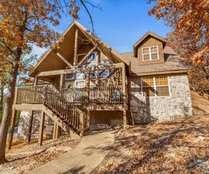 Photo 2 - Moon River Retreat 4 Bedroom Lodge by Redawning