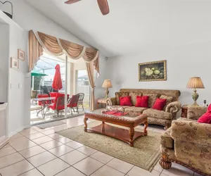 Photo 2 - 637 Aster dr