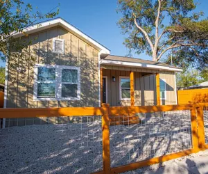 Photo 2 - Escape to 4BR 3BA Brand New Downtown Home