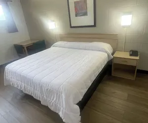 Photo 3 - Georgianna Motel