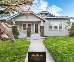 Photo 3 - Bold Bright 4BR 3 5full Baths Near Riverwalk Dtown