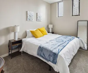 Photo 4 - Modern Downtown Apartment