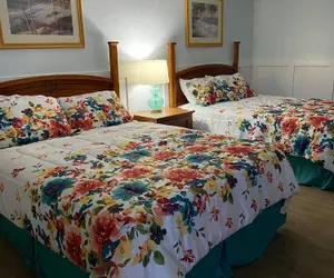 Photo 4 - The Palms Motel
