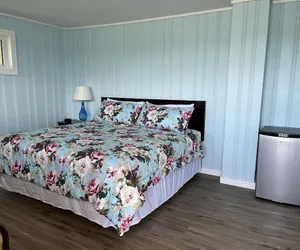 Photo 3 - Pete's Lakefront Motel