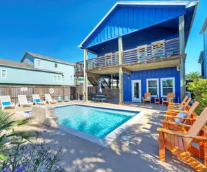 Photo 2 - Sapphire Breeze by Avantstay Pool, Walk to Beach