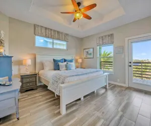 Photo 3 - Sapphire Breeze by Avantstay Pool, Walk to Beach