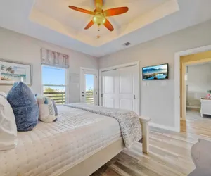 Photo 5 - Sapphire Breeze by Avantstay Pool, Walk to Beach