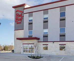 Photo 2 - Red Roof Inn Hutchins