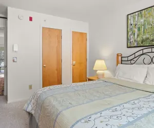 Photo 5 - 19 Mountainside 2 Bedroom Condo by RedAwning