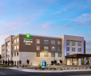 Photo 2 - Holiday Inn Express & Suites Fresno Airport by IHG