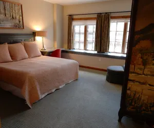 Photo 2 - Modern King Room In Heart Of Mt. Crested Butte Hotel Room by RedAwning