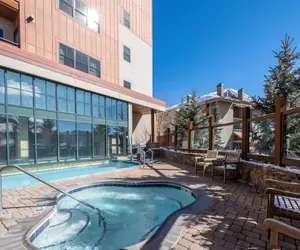 Photo 5 - Modern King Room In Heart Of Mt. Crested Butte Hotel Room by RedAwning