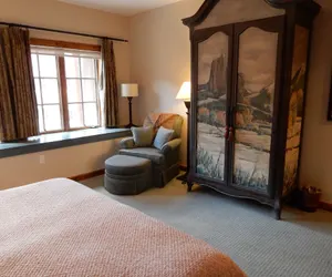 Photo 3 - Modern King Room In Heart Of Mt. Crested Butte Hotel Room by RedAwning
