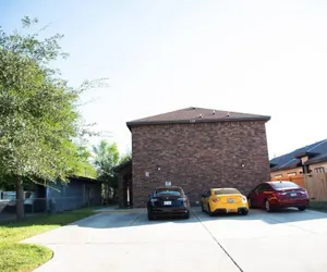 Photo 2 - 3BD 2BT Town Suite Minutes Away Medical Center